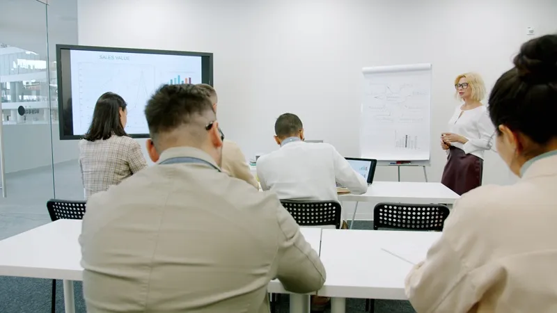 Usługi BHP – co obejmuje kompleksowa obsługa bezpieczeństwa pracy i kiedy warto zlecić ją na zewnątrz?
