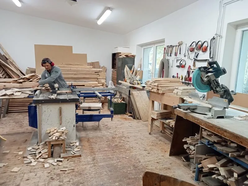 Jak skutecznie zarobić na stolarni i rozwinąć swój biznes?