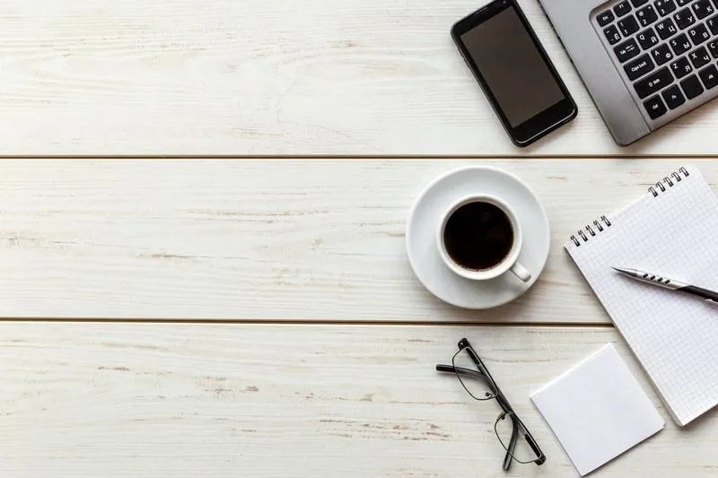 Jak skutecznie znaleźć pracę przez internet: przewodnik dla początkujących